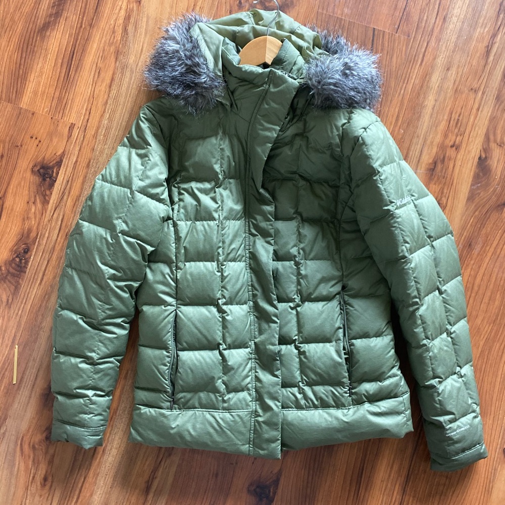 Columbia down jacket size L GUC